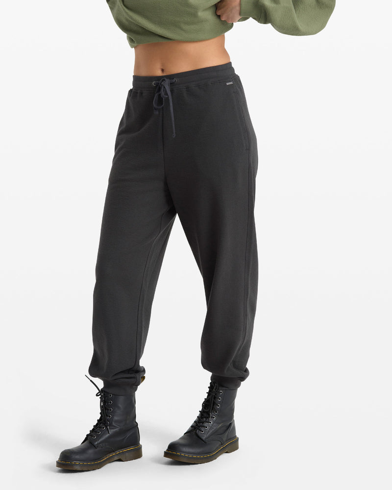 WOMEN'S LIVED IN PANT